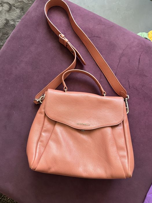 Geantă Coccinelle roz somon