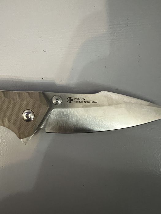 Briceag Ruike Otel inoxidabil 12C27, maner din G10