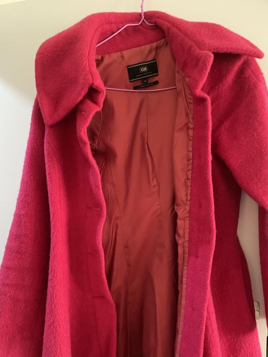 Червено вълнено палто