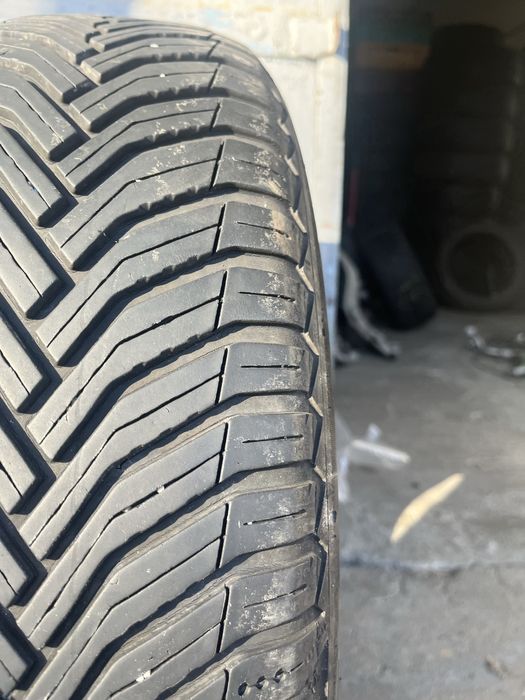 2 бр. всесезонни гуми 195/65/15 Michelin 4,6 mm DOT 0822
