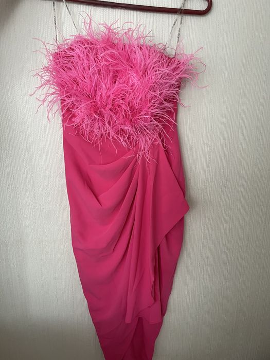 Ярко розовое платье Barbie style