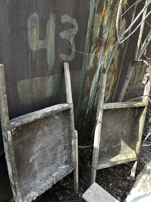 Пара строительных носилок