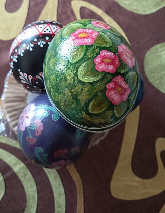 Ouă de struț pictate