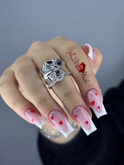 Manichiura!! Locuri libere la unghii