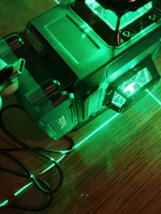 Nivel laser makita cu 16 linii și baterie de 6a Nou