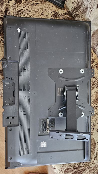Televizor Hitachi 32HBC01 A (81 cm) + Suport de perete inclus