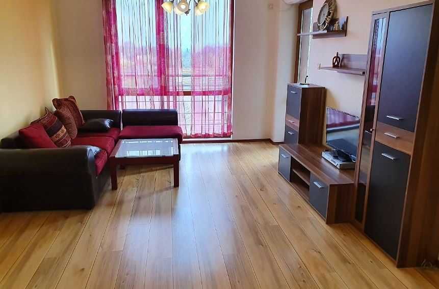 Дава се под наем Двустаен апартамент в Бургас, Център - 78 кв.м за 300 € - Снимка #1