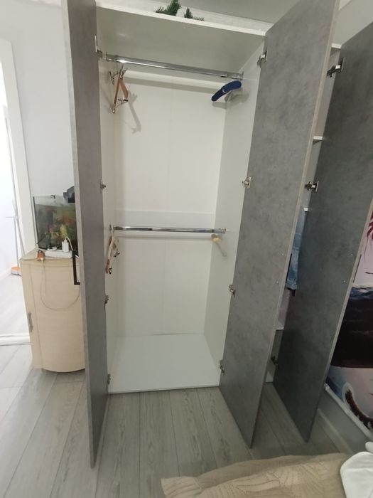 Продам плательный шкаф 120×210см