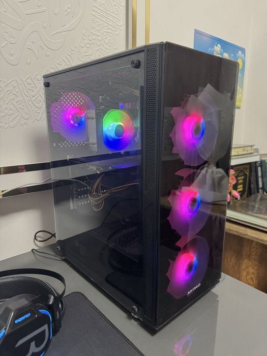 Kompyuter PC sotiladi