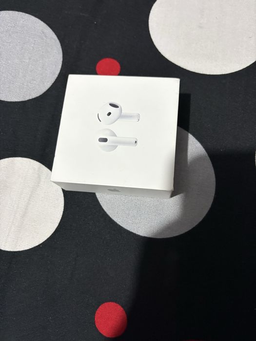 Vand căsti airpods4