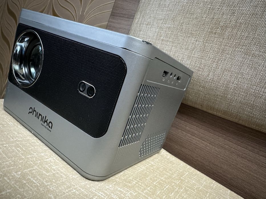 Продам проектор  PHINIKA AK 61