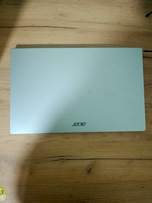 Acer brendidan notbuk Hali yangi ideal turubdi