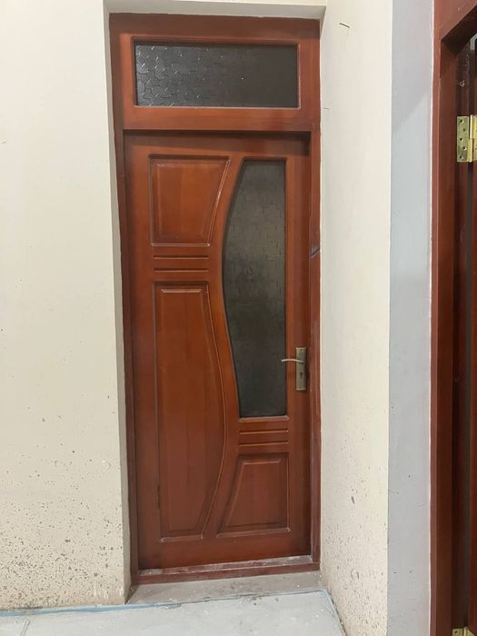 Идеал холатдаги тоза егоч эшиклар сотилади