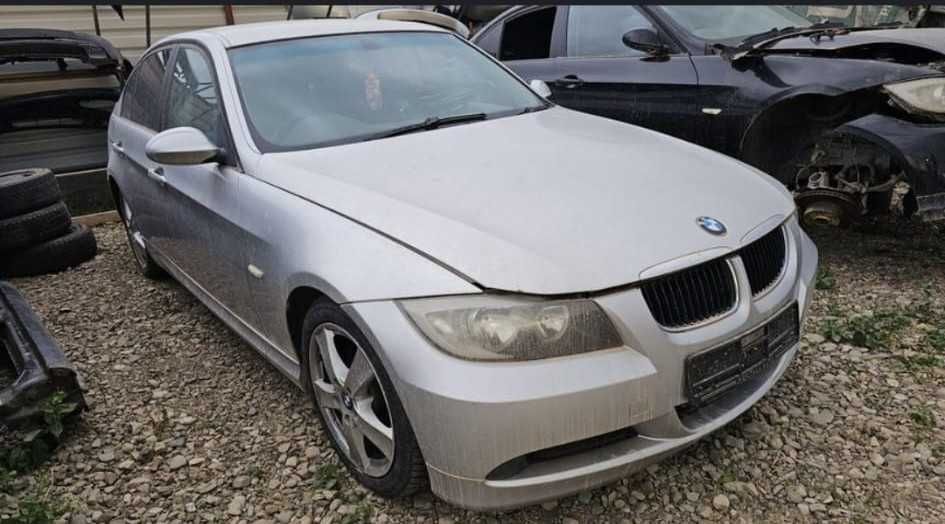 Dezmembrez Bmw E90 Motor cutie Oglinda usa Aripa stop far radiator inj