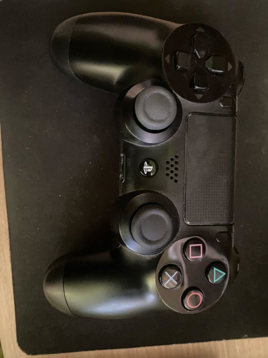 Playstation 4 slim 1tb 2 джойстика зарядна станция и 2 игри