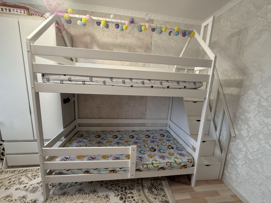Продам 2-х ярусную кровать