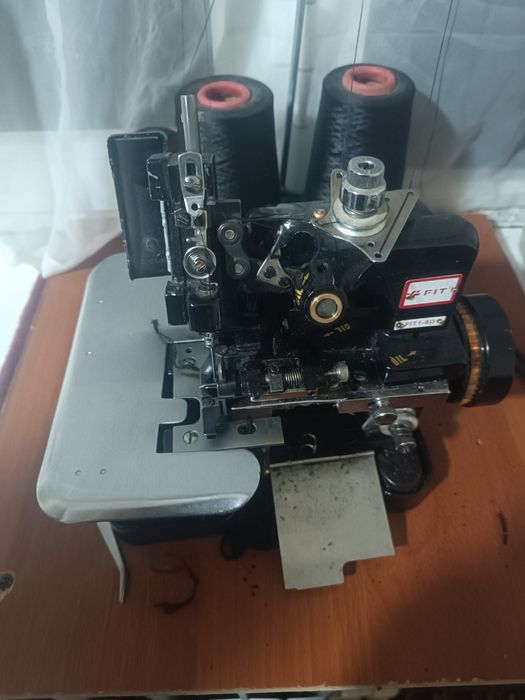 Overlok mashinka FIT