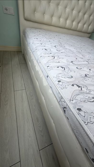 Продам Кровать с матрасом