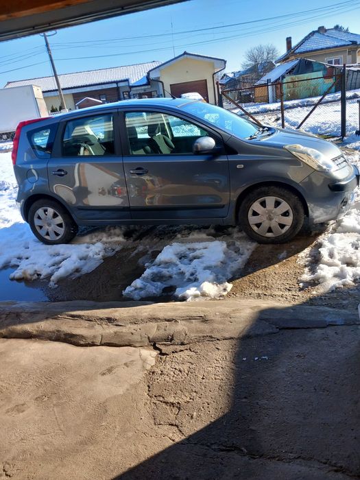 Продавам Нисан Ноте1,5 86 кс. 2007г. тъмно сив 166000к.м.дизел