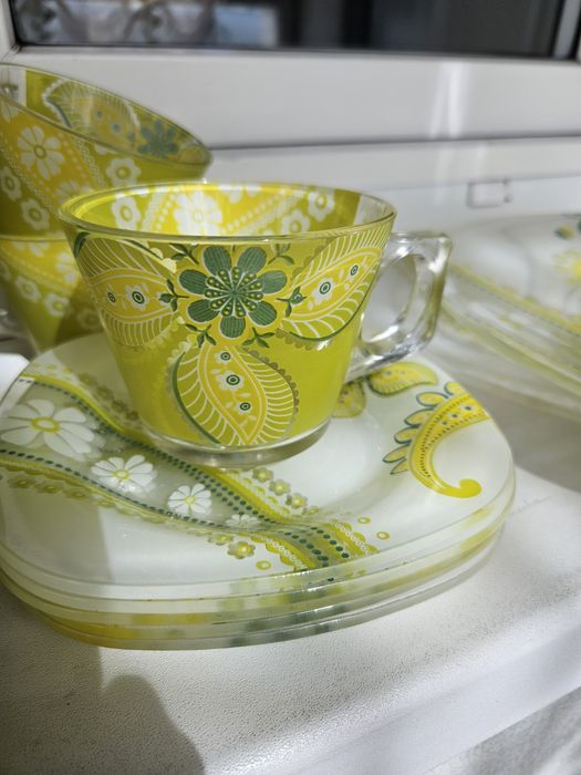 Продам красивый сервиз