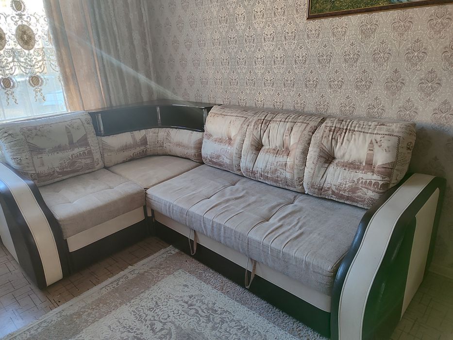 Продам диван угловой б/у