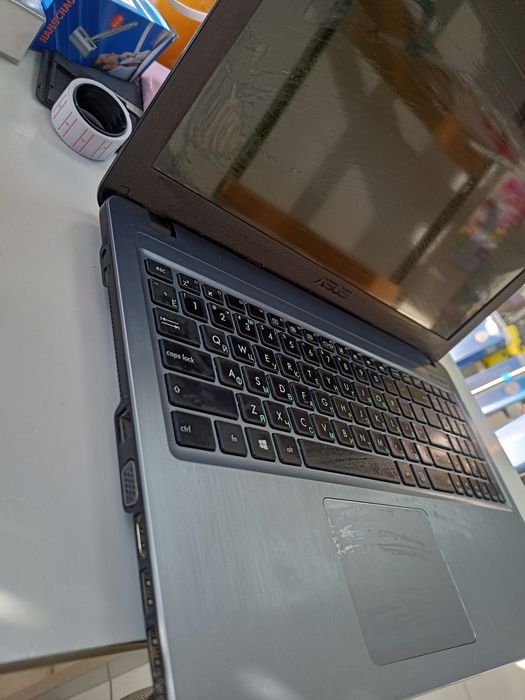 Ноутбук Асус сатылады