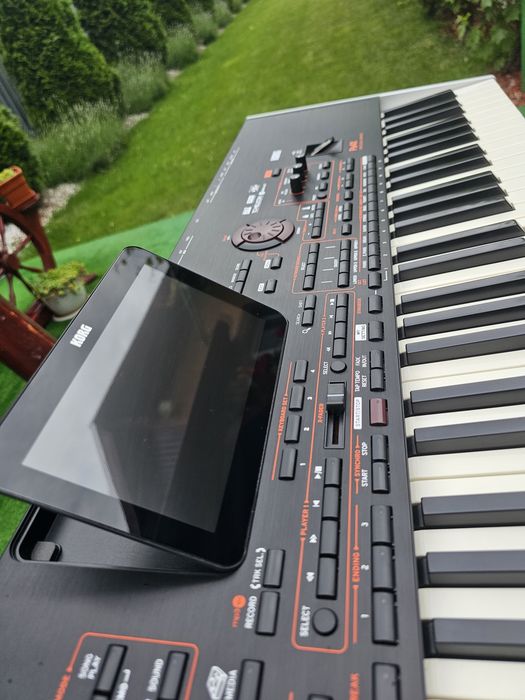 Vând korg pa4x internațional 76 clape