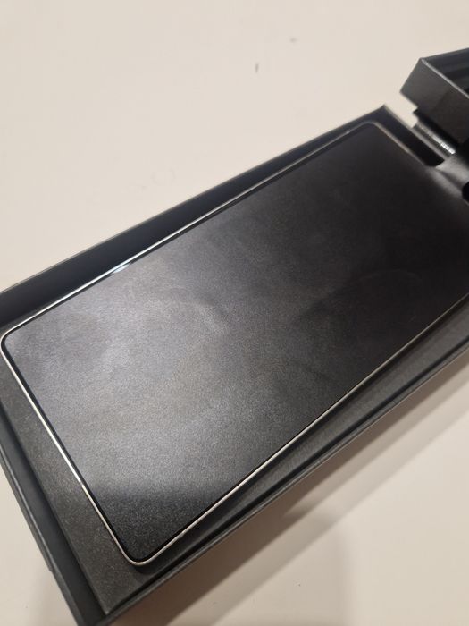 Samsung Galaxy S25 Ultra nou/desigilat pentru verificare