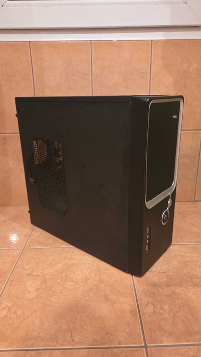 Vand carcasa PC cu power supply si DVD drive inclus