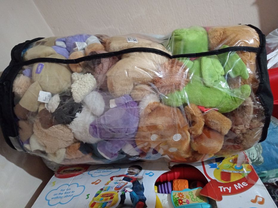 Топки с басей и играчки