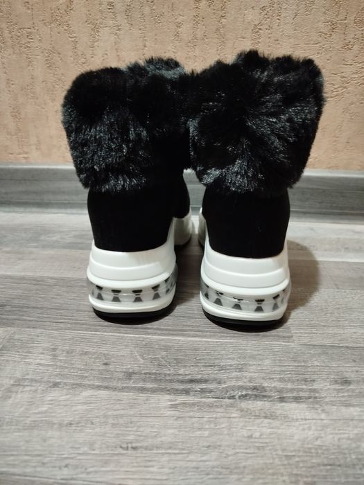 Дамски боти с цип