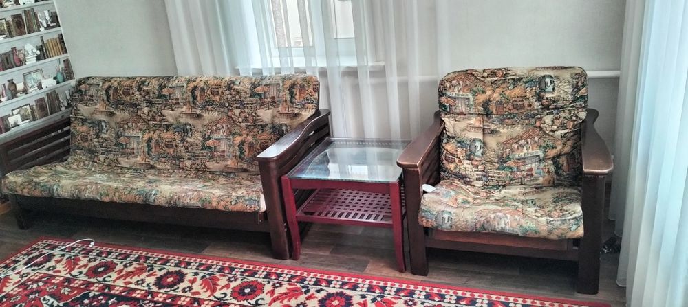 Продам диван кресло столик.