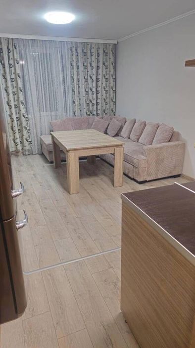 Дава се под наем Тристаен апартамент в Бургас, Меден рудник - зона А - 65 кв.м за 357 € - Снимка #1