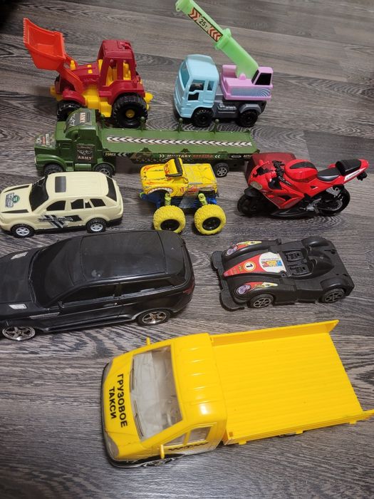 Продам детские машинки