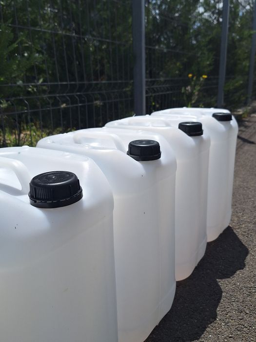 Vând canistre 25l