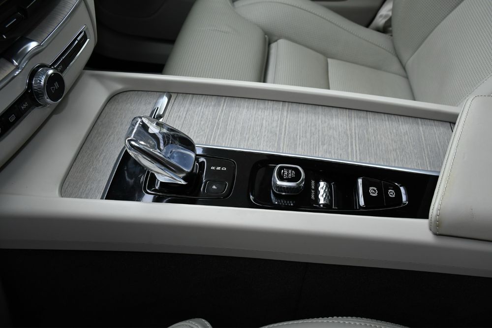 VOLVO XC60 2019 — imagine 5