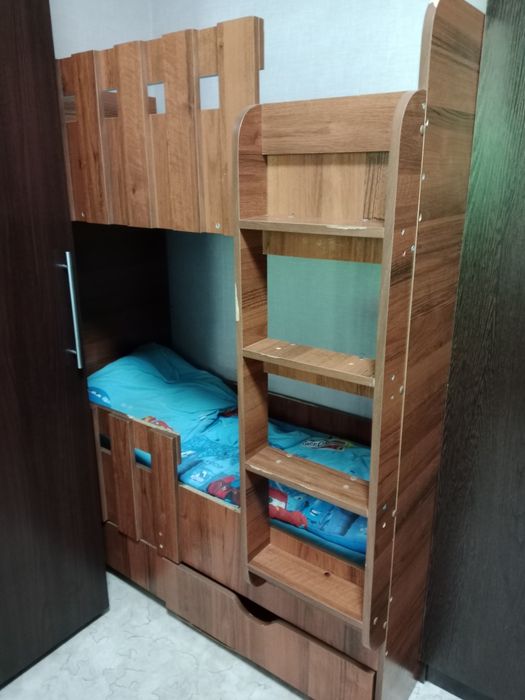 Продам двухъярусную кроватку