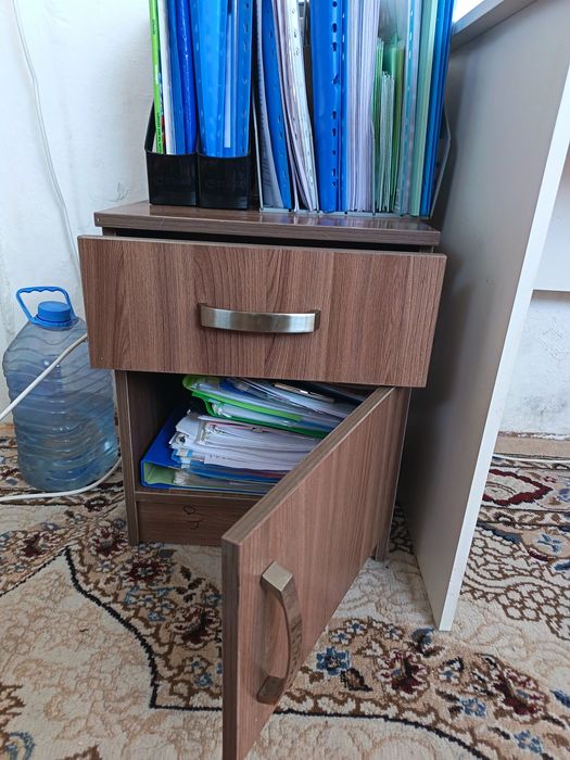 Срочно продам тумбу недорого.