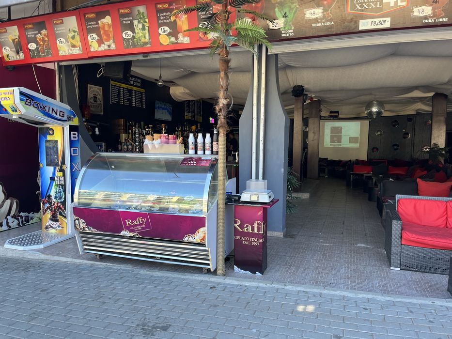 Работещ търговски комплекс / ресторант в център Златни Пясъци