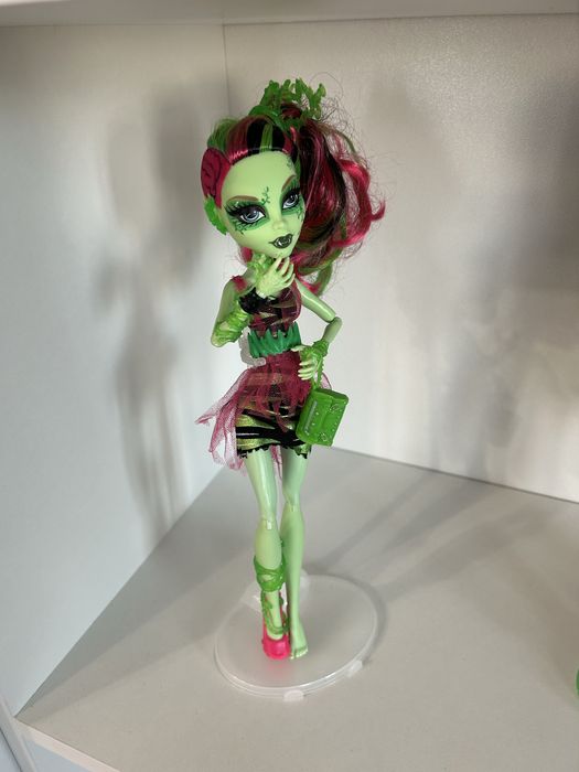 Продам венеру зомби/монстр хай