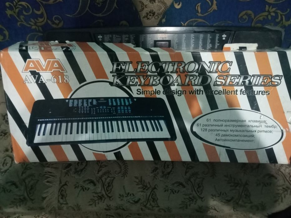 Синтезатор в хорошем состоянии