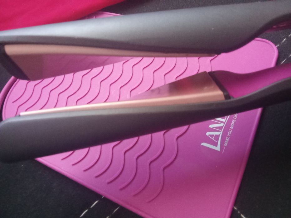 2 преси за коса едната е с опция за извиване на косата като къдрене