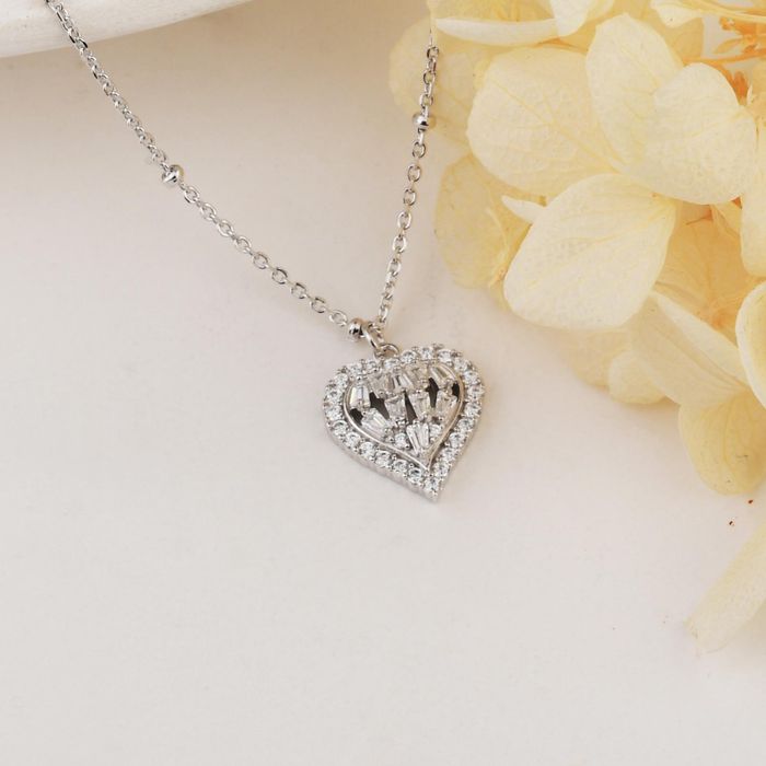 Invoke нежно сребърно колие сърце