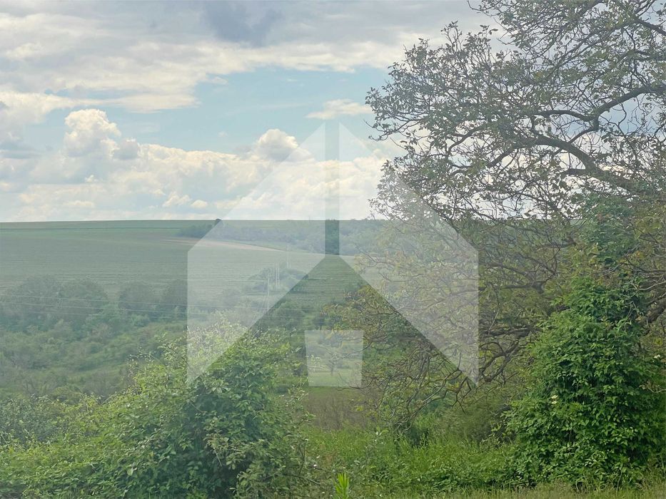 Продава тухлена селска къща в ЕКО село Беджене, община Нови пазар.