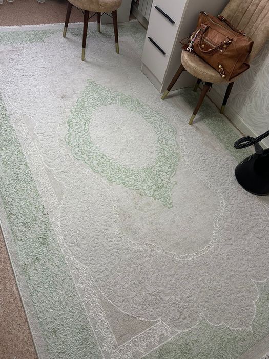 Продам ковер в отличном состоянии