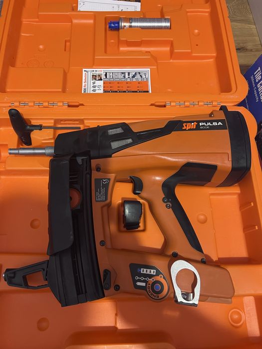 Spit pulsa 800E  pistol  de la Spit este ca nou cu baterie si ancarcator
