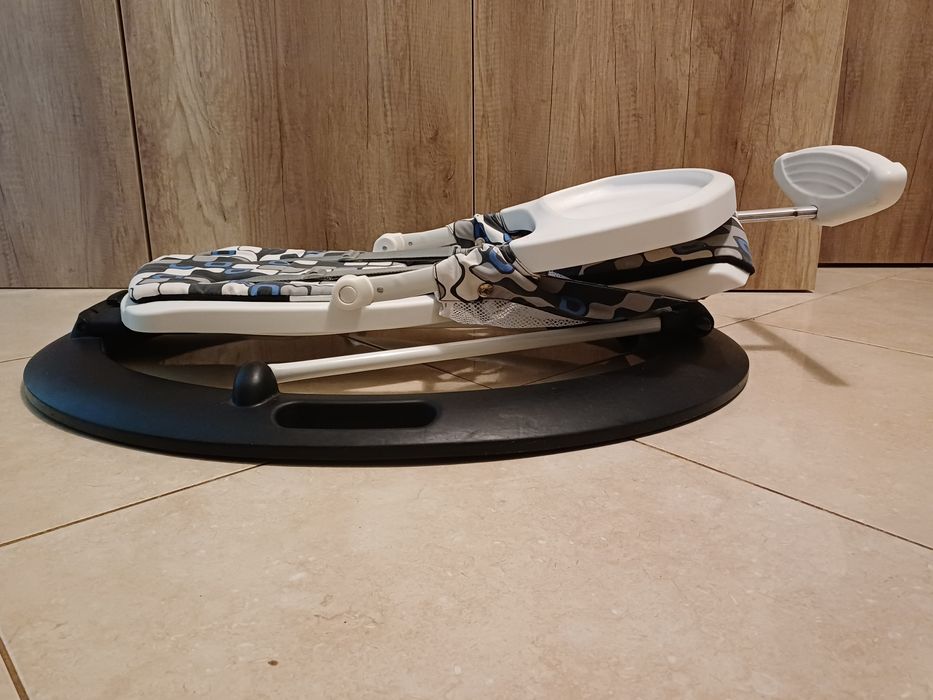 Компактно столче за хранене на бебе