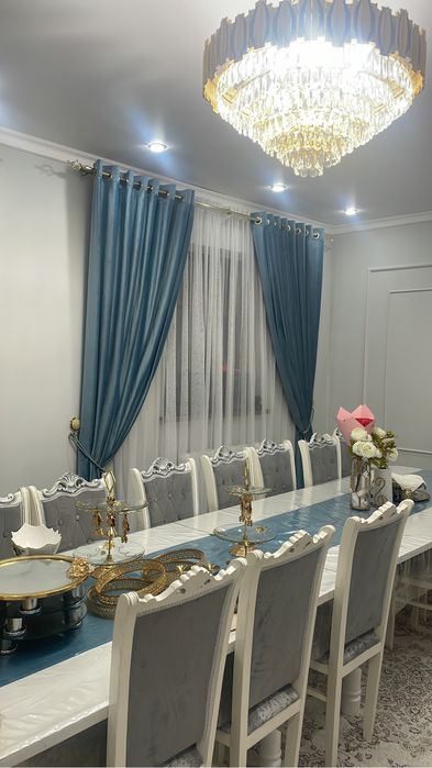 Стол стулья в хорошем состаяний