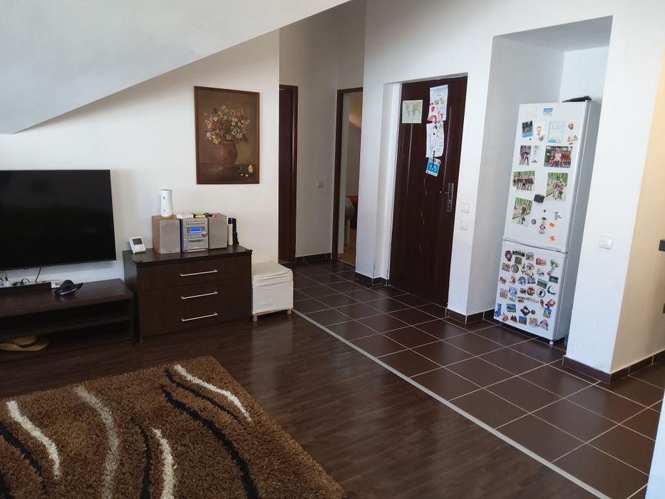 Apartament la mansarda  cu 3 camere complet utilat și mobilat
