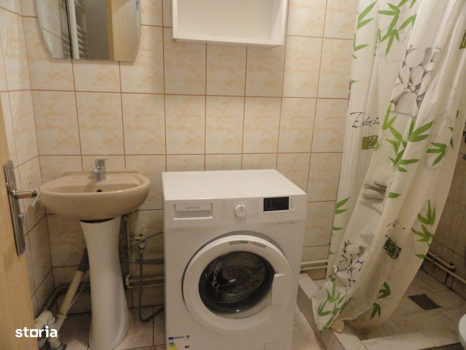 Apartament 2 camere, etaj 2, Bdul Revolutiei, 103 mp, renovat, mobilat